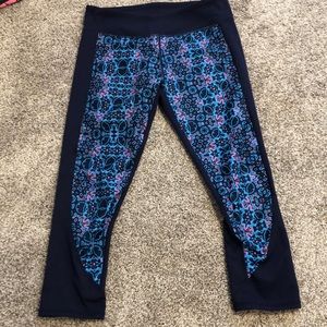 Fabletics cropped leggings with front pattern